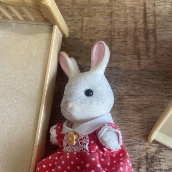 Calico Critter/Sylvanian Lot Of Animals Figures Furniture Rabbit Cat Slide Chair - Picture 6 of 8